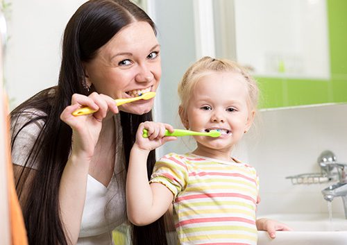 Bonding of a mother and child in brushing teeth.